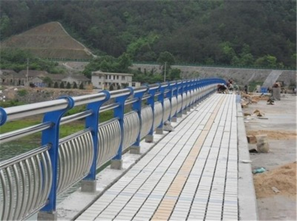 崇左不锈钢桥梁护栏是一种什么材质的护栏